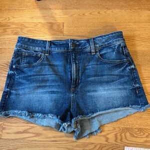 Guess high rise frayed hen Jean shorts